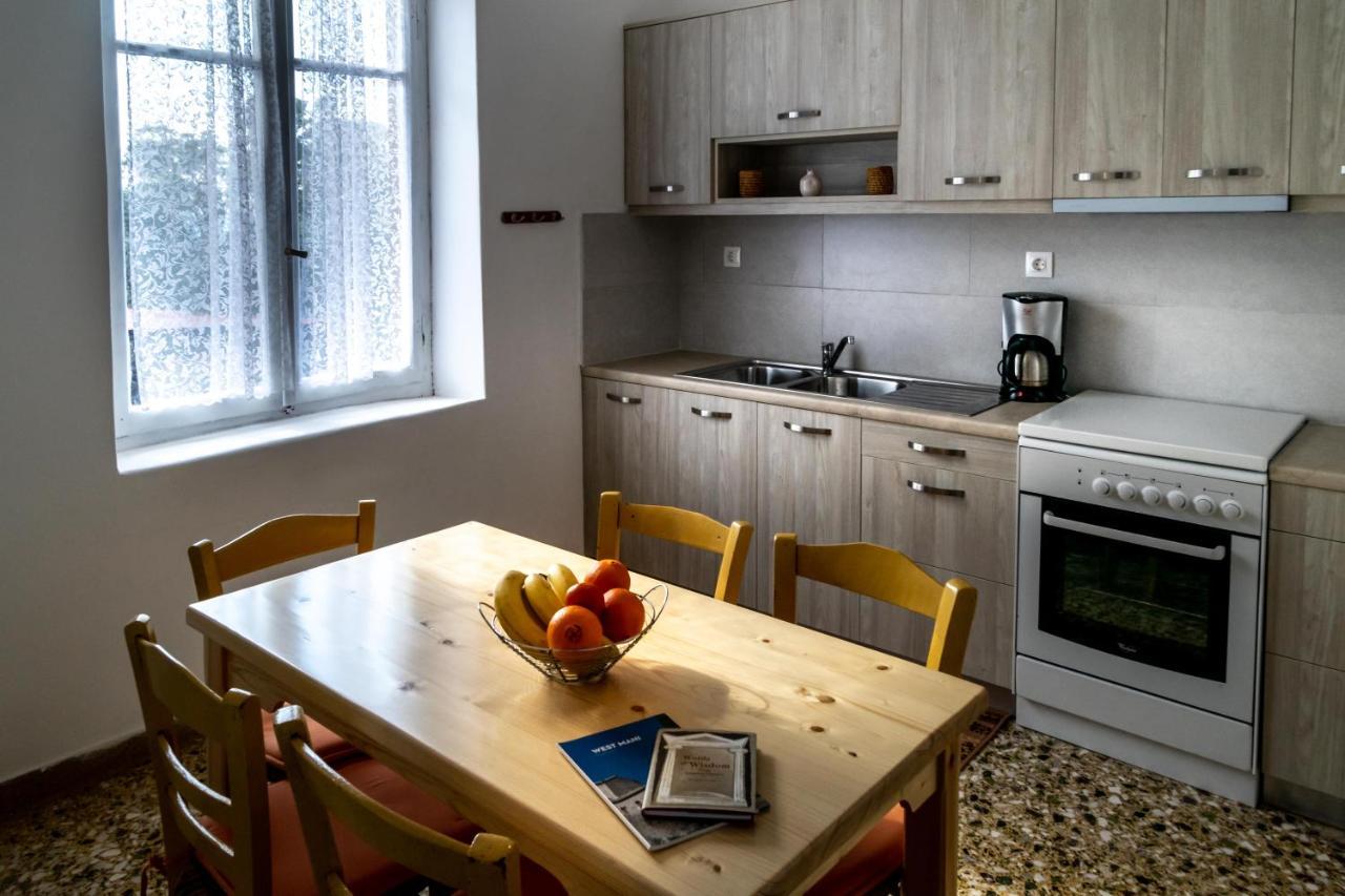 Chrysanthi Apartments Kardhamili Eksteriør billede